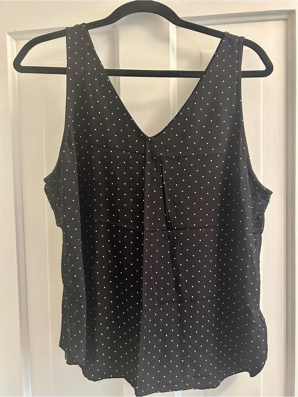 Perfect condition Old Navy black and white rayon Sleeveless Top - Women large